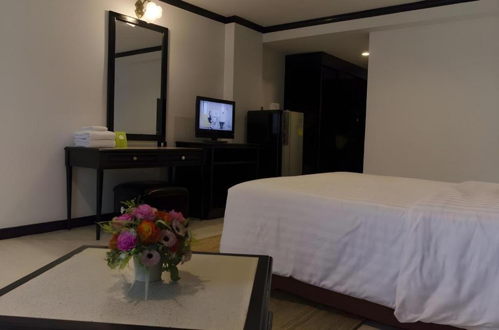 Town In Town Gardent Resort Bangkok Exterior foto